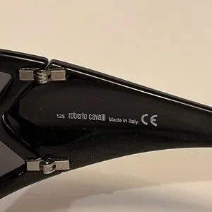 New ROBERTO CAVALLI Sunglasses with original case and RC lens wipe Roberto Cavalli | Accessories | New Roberto Cavalli  main image 4